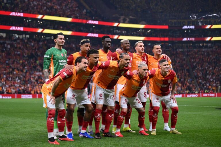غلطة سراي يتوج بلقب الدوري التركي للمرة الـ26 بعد رباعية أمام أنطاليا سبور